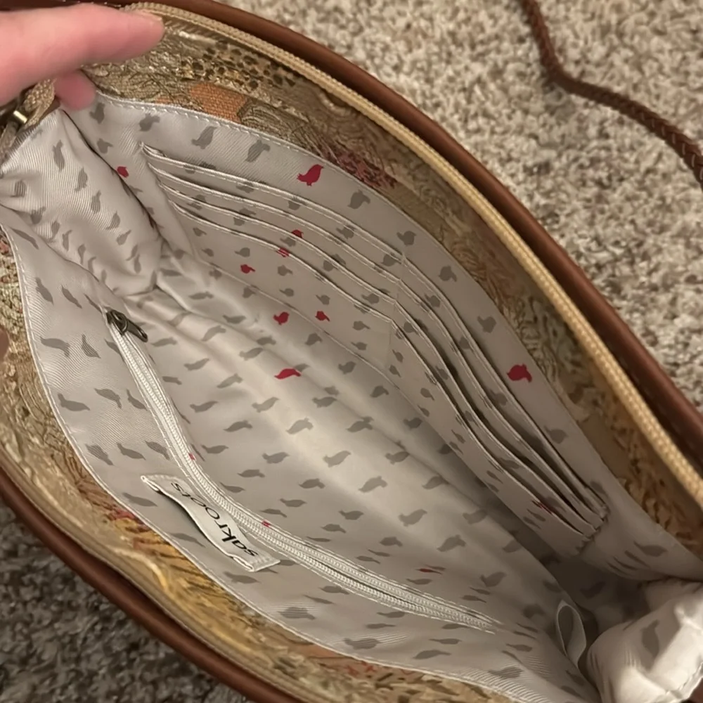 Like New SakRoots trendy fashionable shoulder bag gold thread & 21” strap - Picture 6 of 10